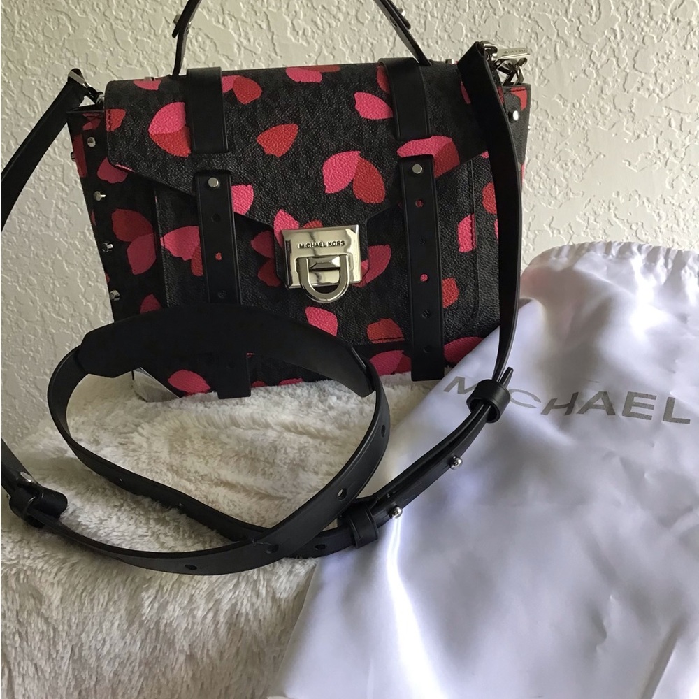 MICHAEL Michael Kors Black and Pink Heart Shoulder Bag